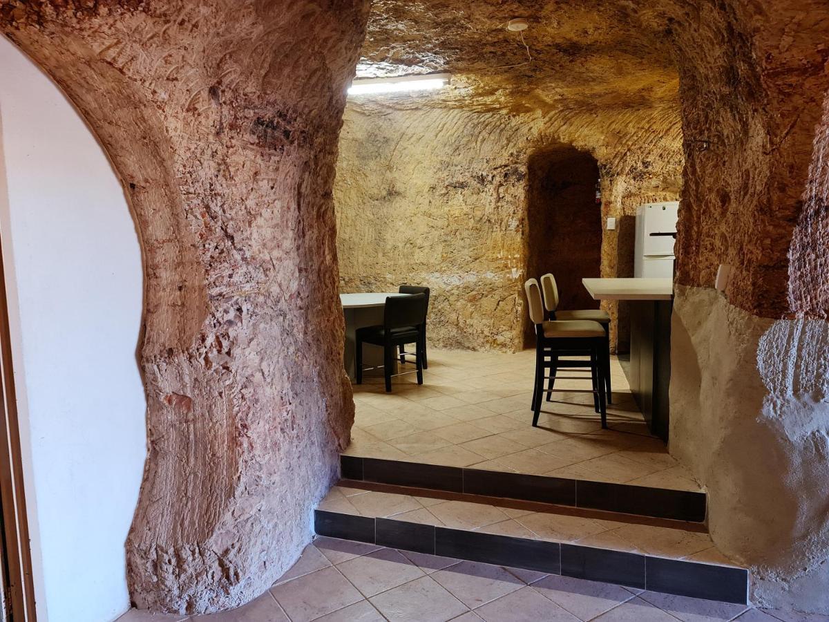 Underwood Court Fresh Dugout- Hosted By Coober Pedy Accommodations Bagian luar foto