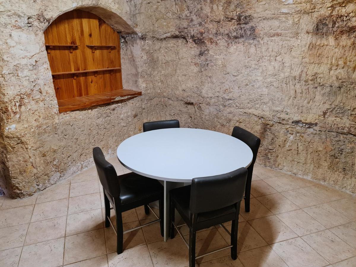 Underwood Court Fresh Dugout- Hosted By Coober Pedy Accommodations Bagian luar foto
