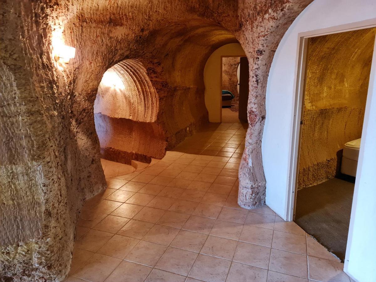 Underwood Court Fresh Dugout- Hosted By Coober Pedy Accommodations Bagian luar foto