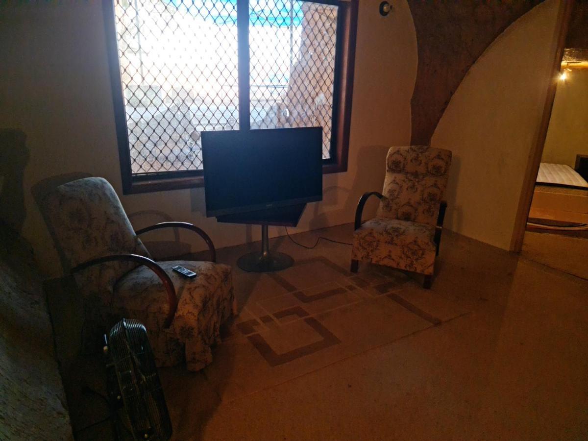 Underwood Court Fresh Dugout- Hosted By Coober Pedy Accommodations Bagian luar foto